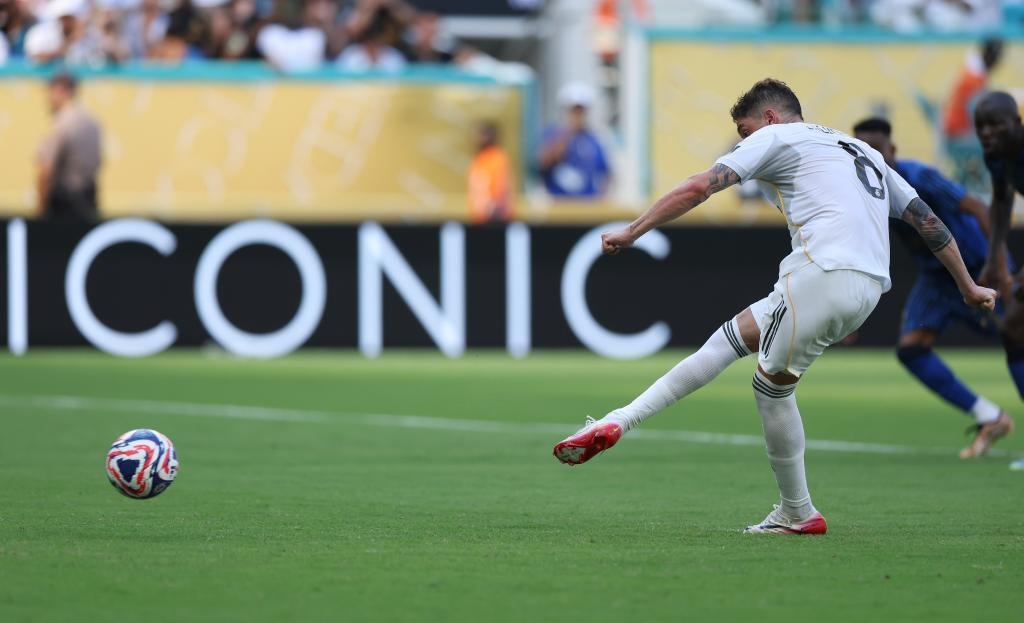 自由式滑雪——国际雪联世界杯（利维尼奥站）：孙佳旭获男子空中技巧亚军